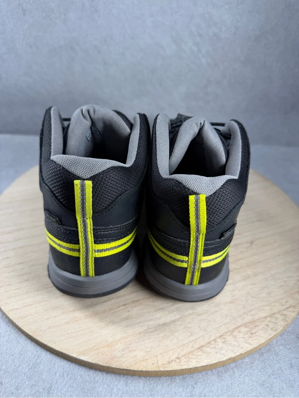 KEEN Circadia Mid Waterproof Hiking Boots Black Youth 7Y Fits Women 8.5